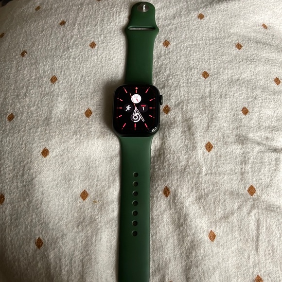 I am selling my ( NEW ) Apple Watch just got it 2 weeks ago & haven’t used it .